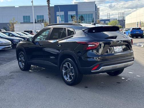 Mosaic Black Metallic 2026 Chevrolet Trax LT