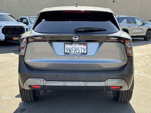 Gun Metallic 2025 Nissan Kicks SV