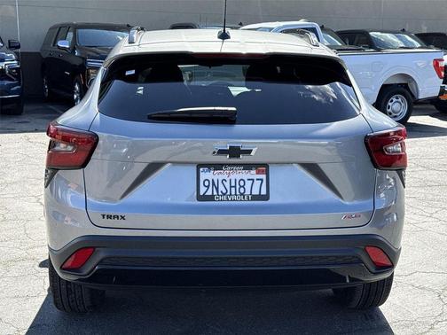 Sterling Gray Metallic 2024 Chevrolet Trax FWD 2RS