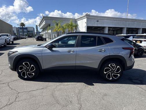 Sterling Gray Metallic 2024 Chevrolet Trax FWD 2RS