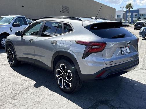 Sterling Gray Metallic 2024 Chevrolet Trax FWD 2RS