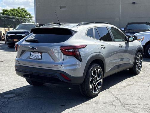 Sterling Gray Metallic 2024 Chevrolet Trax FWD 2RS