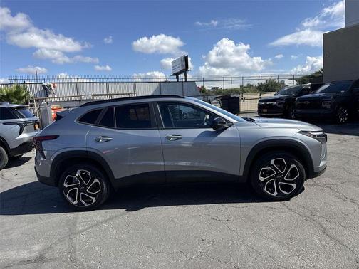 Sterling Gray Metallic 2024 Chevrolet Trax FWD 2RS