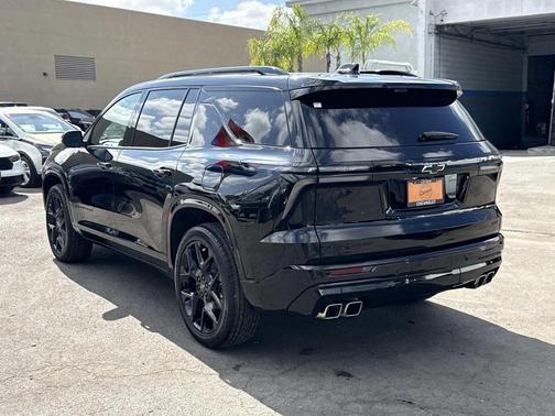 Mosaic Black Metallic 2025 Chevrolet Traverse RS
