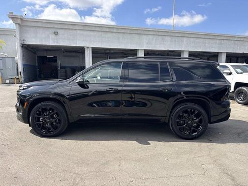 Mosaic Black Metallic 2025 Chevrolet Traverse RS