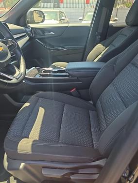 Mosaic Black Metallic 2025 Chevrolet Equinox 1LT