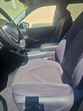 Magnetic Gray Metallic 2025 Toyota Highlander LE