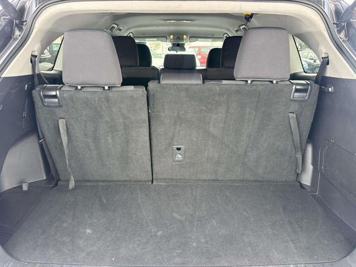 Magnetic Gray Metallic 2025 Toyota Highlander LE
