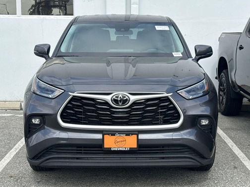 Magnetic Gray Metallic 2025 Toyota Highlander LE
