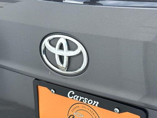 Magnetic Gray Metallic 2025 Toyota Highlander LE