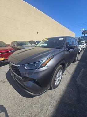 Magnetic Gray Metallic 2025 Toyota Highlander LE