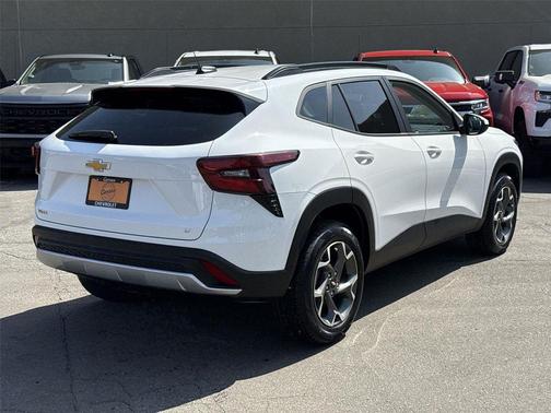 Summit White 2024 Chevrolet Trax LT