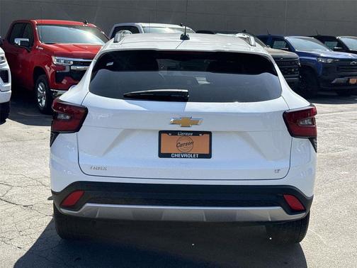 Summit White 2024 Chevrolet Trax LT