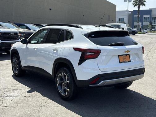 Summit White 2024 Chevrolet Trax LT