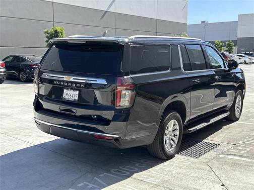 2024 Chevrolet Suburban LT