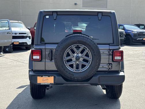 Granite Crystal Metallic Clearcoat 2025 Jeep Wrangler Sport S