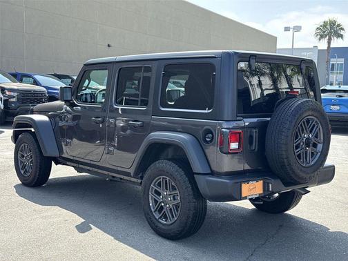 Granite Crystal Metallic Clearcoat 2025 Jeep Wrangler Sport S
