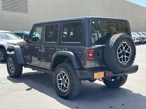 Granite Crystal Metallic Clearcoat 2025 Jeep Wrangler Rubicon