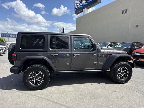 Granite Crystal Metallic Clearcoat 2025 Jeep Wrangler Rubicon