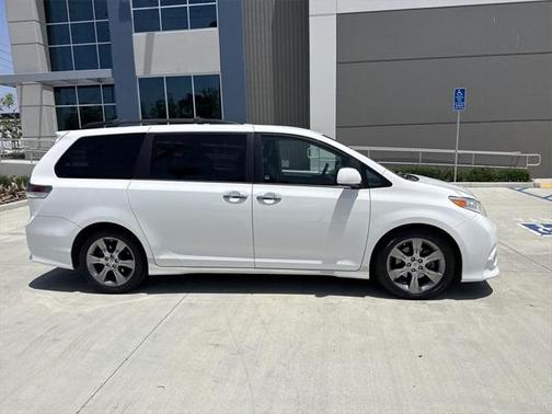 2015 Toyota Sienna SE