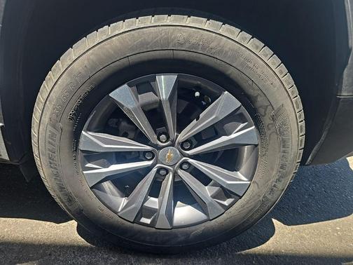 Summit White 2025 Chevrolet Equinox 1LT