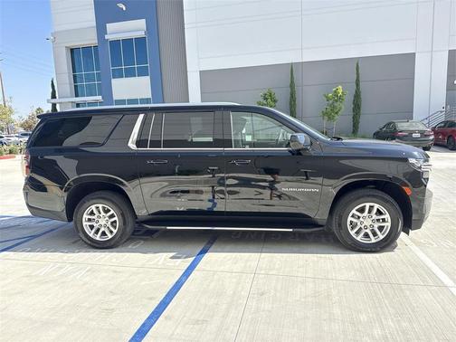 2024 Chevrolet Suburban LT