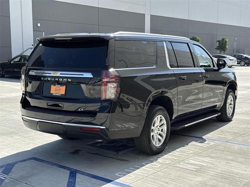 2024 Chevrolet Suburban LT