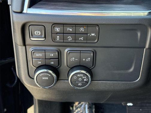 Black 2025 Chevrolet Suburban 4WD Z71