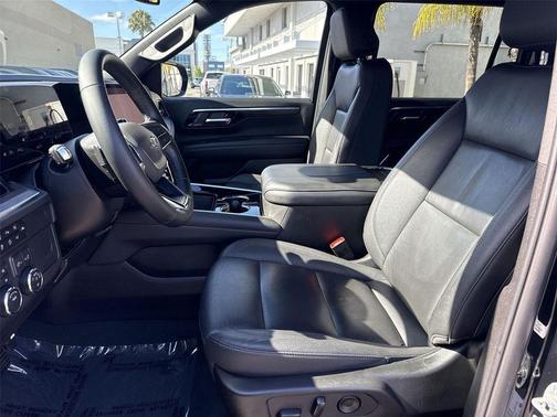 Black 2025 Chevrolet Suburban 4WD Z71