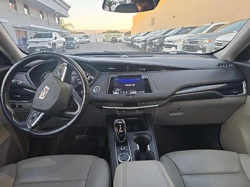 2023 Cadillac XT4 Premium Luxury