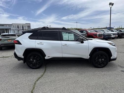 2023 Toyota RAV4 Hybrid SE