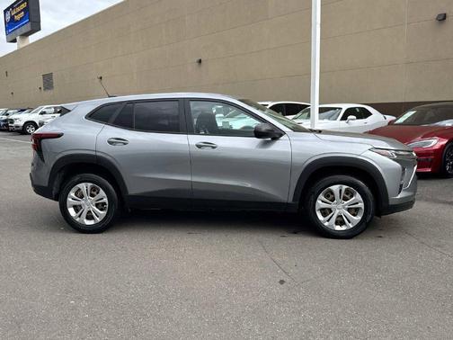 Sterling Gray Metallic 2025 Chevrolet Trax LS