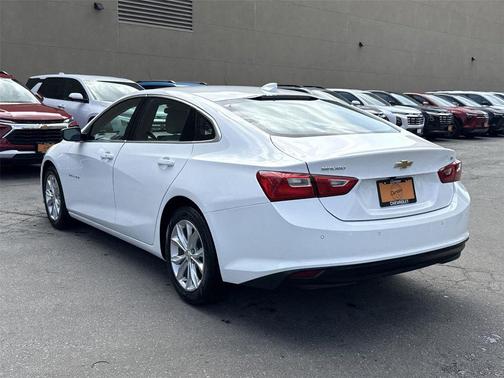 Summit White 2025 Chevrolet Malibu FWD 1LT