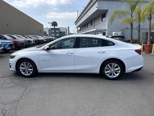 Summit White 2025 Chevrolet Malibu FWD 1LT