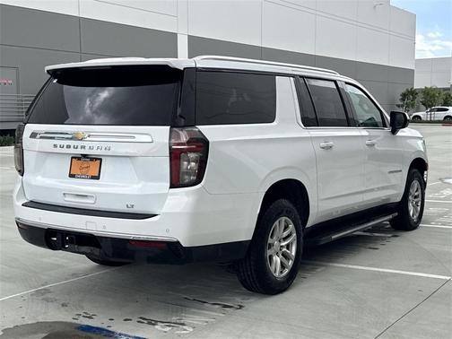 2024 Chevrolet Suburban LT