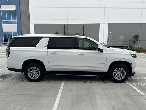 2024 Chevrolet Suburban LT