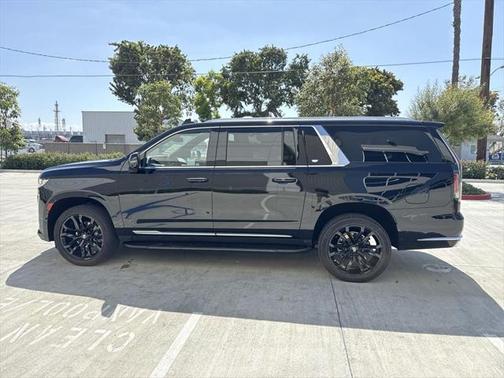2023 Cadillac Escalade ESV Luxury