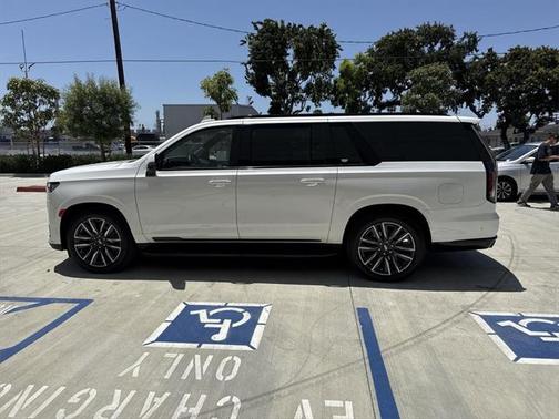 2022 Cadillac Escalade ESV Sport Platinum