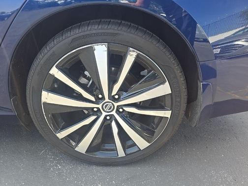 Deep Blue Pearl 2022 Nissan Altima SR FWD