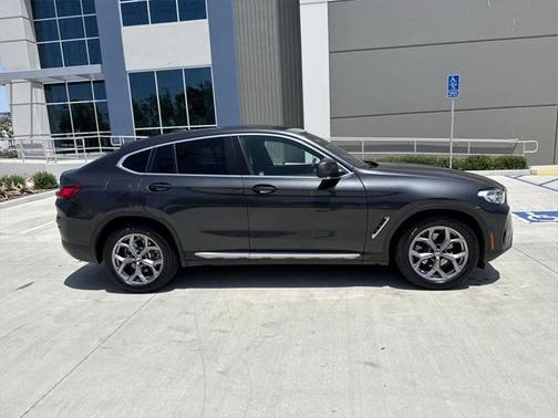 2023 BMW X4 xDrive30i