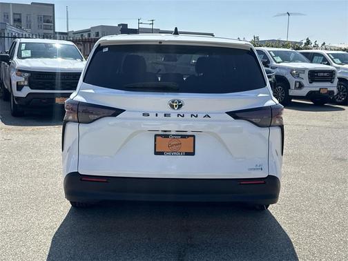 2024 Toyota Sienna LE