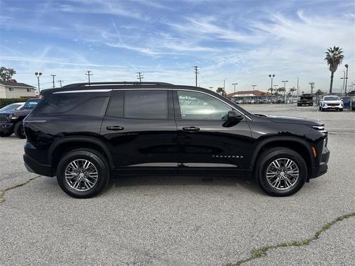 2024 Chevrolet Traverse LT