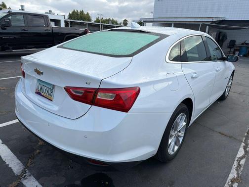 Summit White 2025 Chevrolet Malibu FWD 1LT