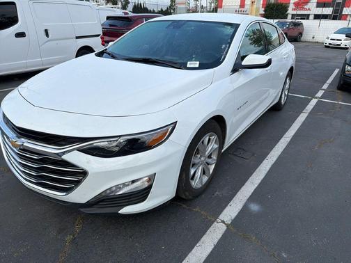 Summit White 2025 Chevrolet Malibu FWD 1LT