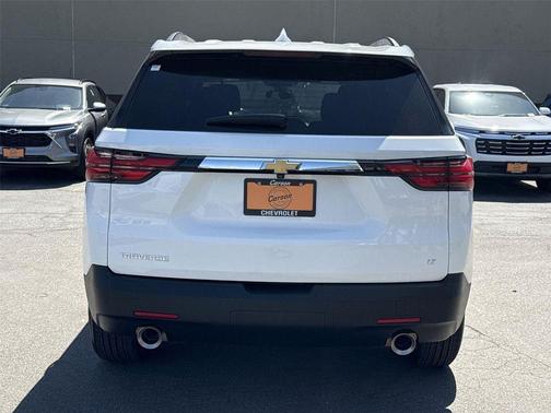 Summit White 2023 Chevrolet Traverse LT Cloth