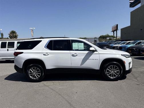 Summit White 2023 Chevrolet Traverse LT Cloth
