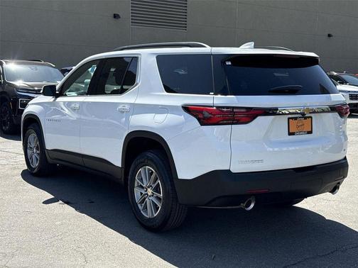 Summit White 2023 Chevrolet Traverse LT Cloth