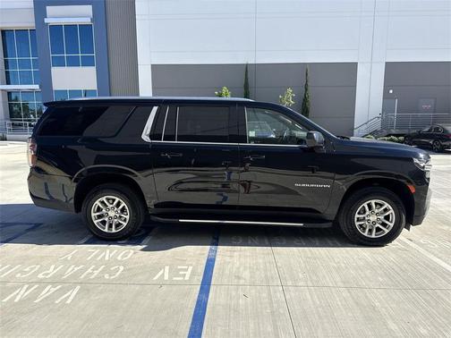 2024 Chevrolet Suburban LT