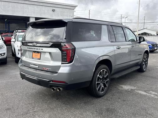 2025 Chevrolet Suburban RST