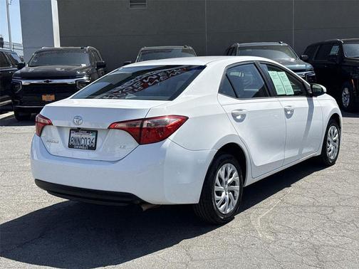 Super White 2018 Toyota Corolla LE